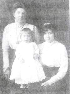 Ida Thomas with daughter and grandson